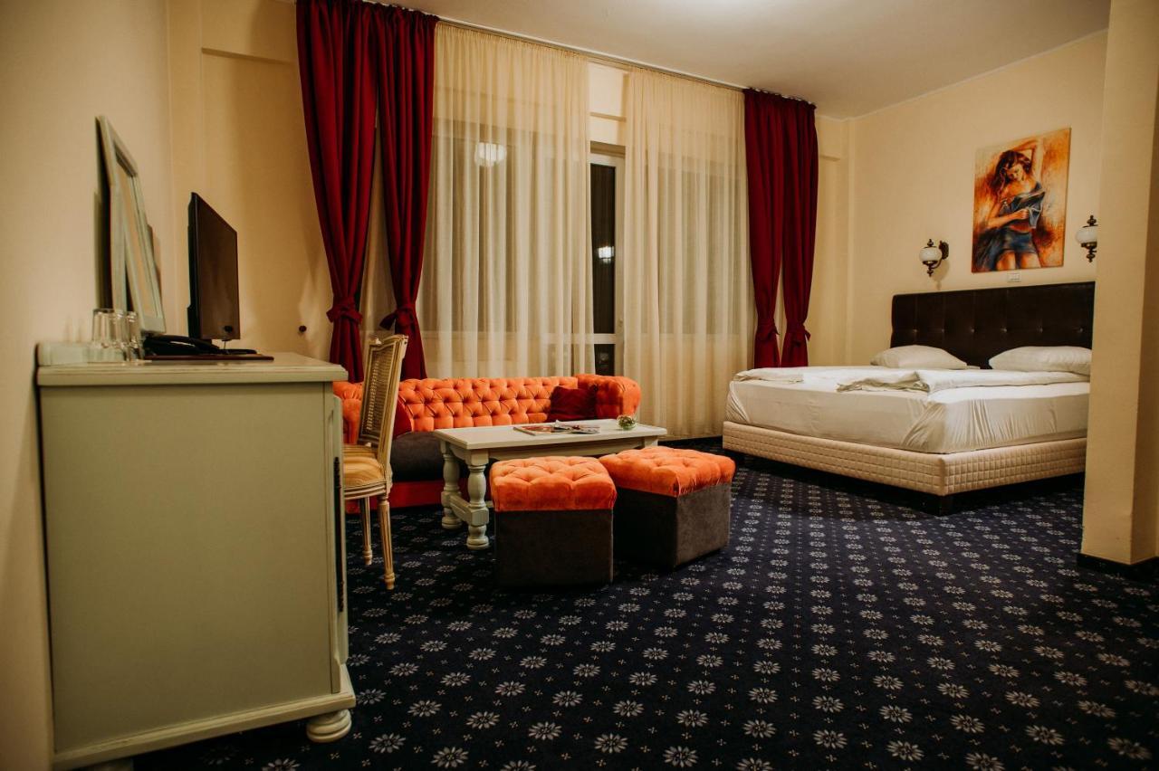Hotel Coandi アラド エクステリア 写真