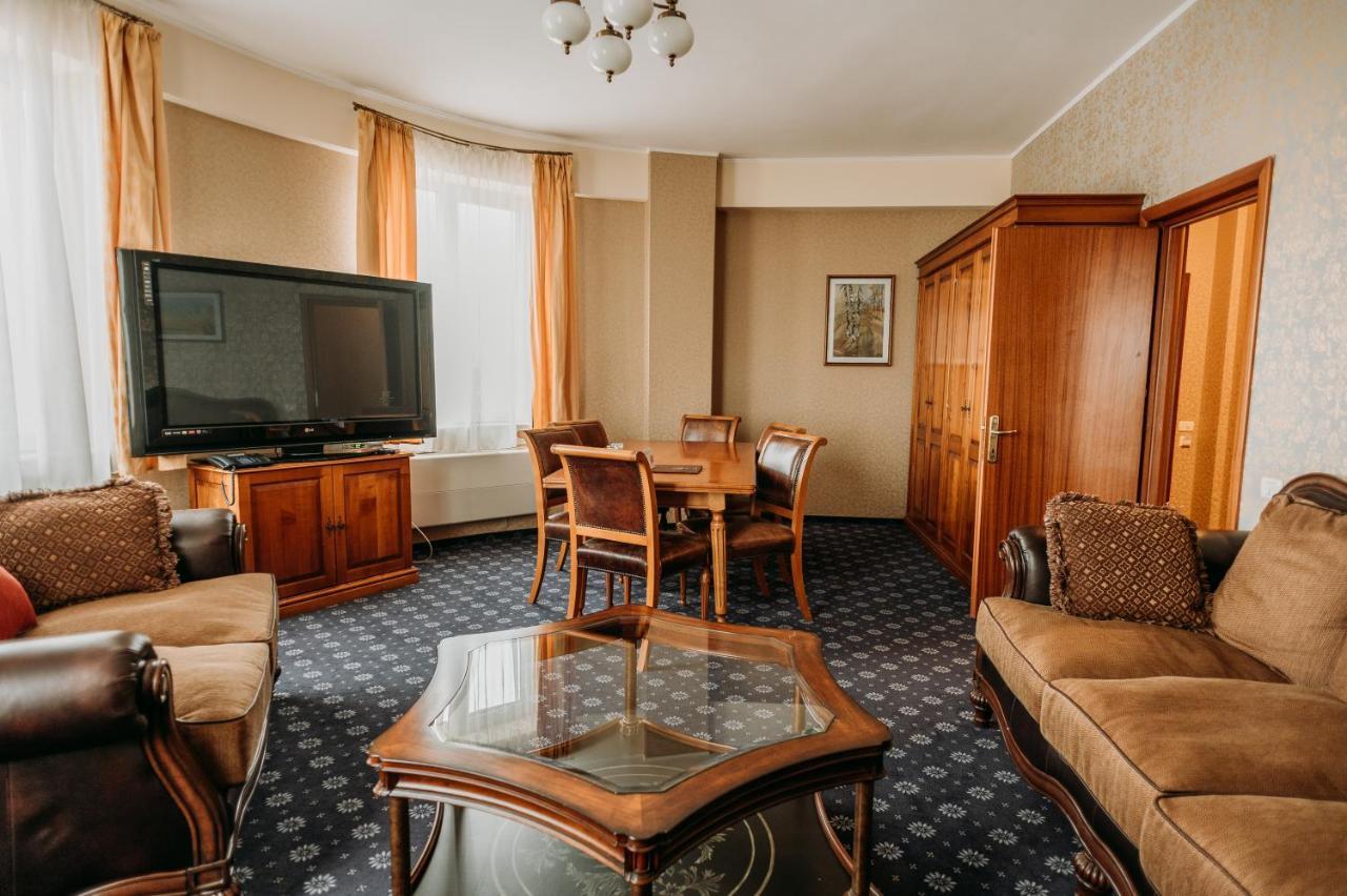 Hotel Coandi アラド エクステリア 写真