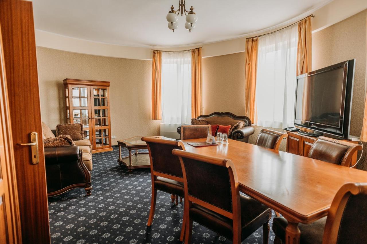 Hotel Coandi アラド エクステリア 写真