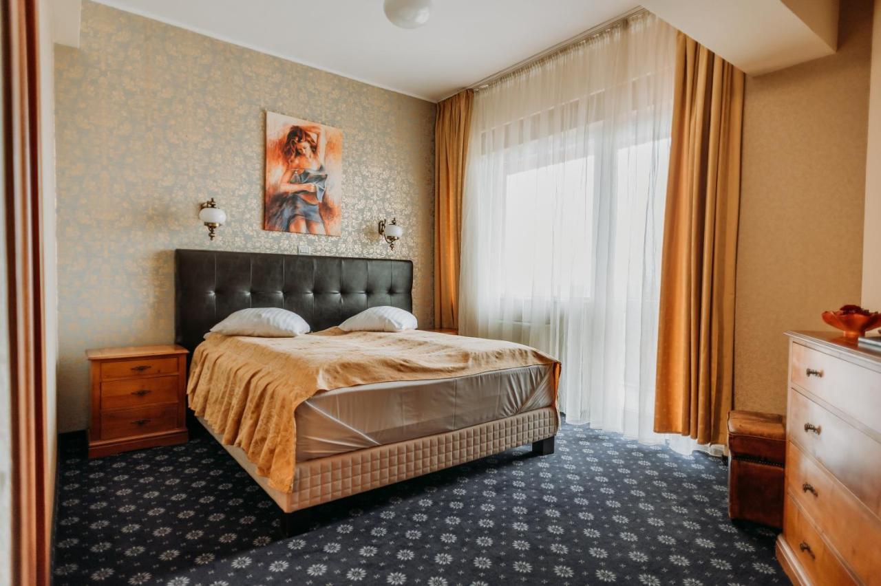 Hotel Coandi アラド エクステリア 写真