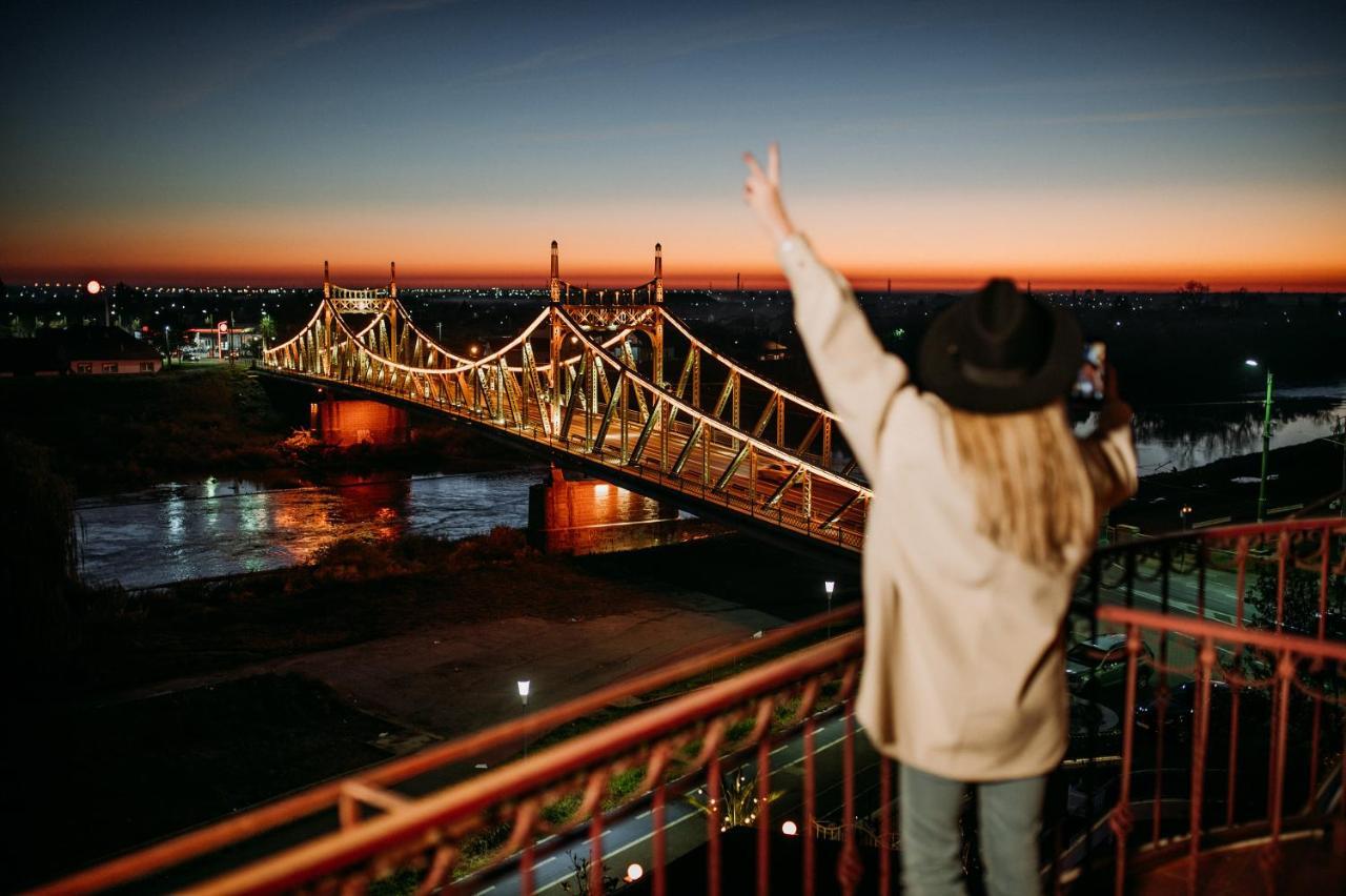 Hotel Coandi アラド エクステリア 写真