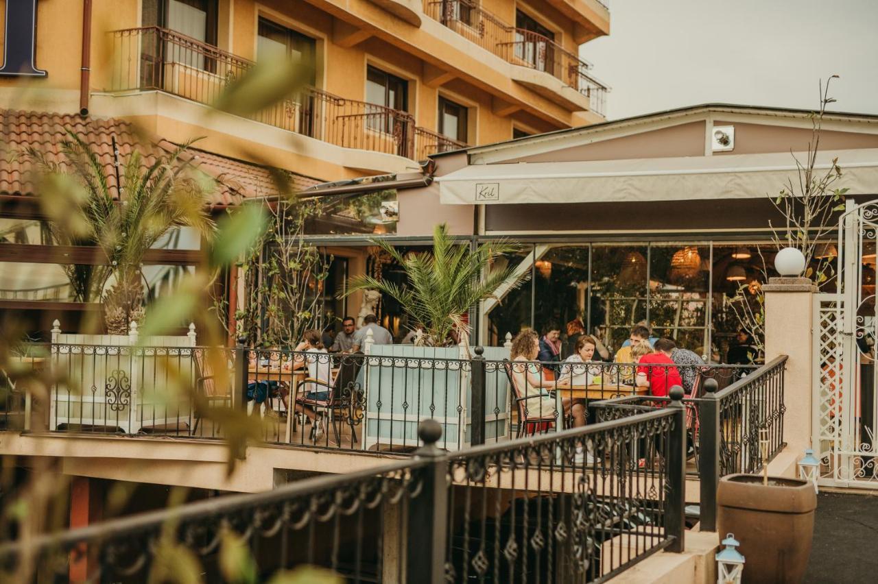 Hotel Coandi アラド エクステリア 写真