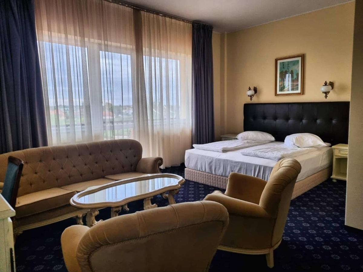 Hotel Coandi アラド エクステリア 写真