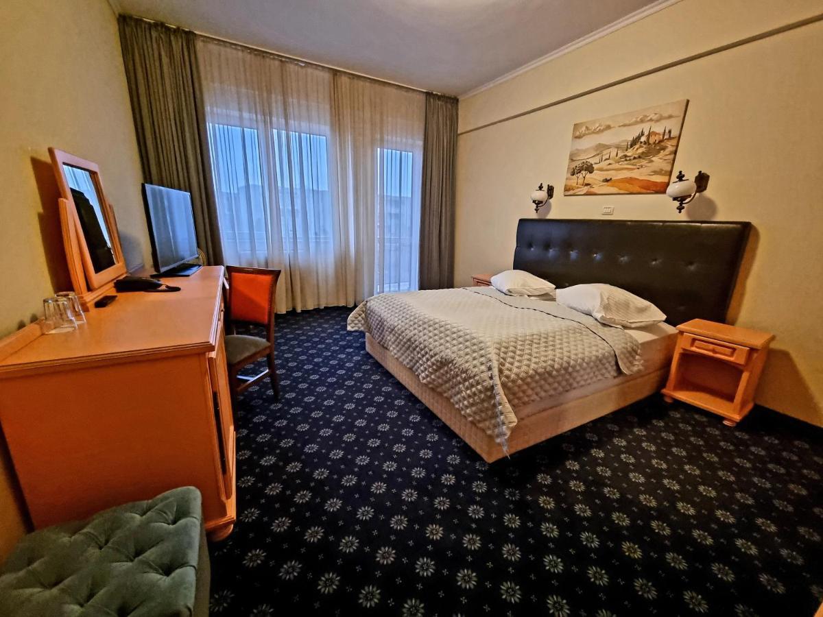 Hotel Coandi アラド エクステリア 写真