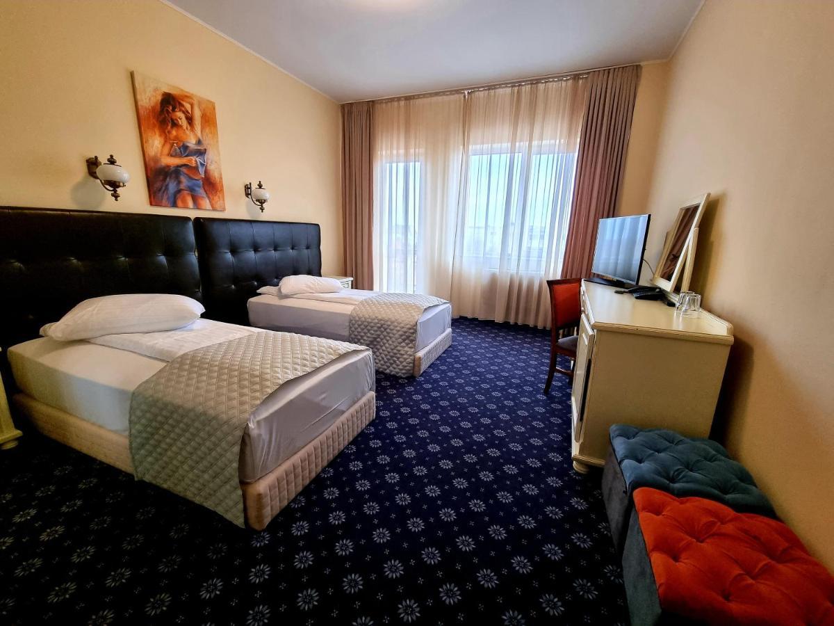 Hotel Coandi アラド エクステリア 写真