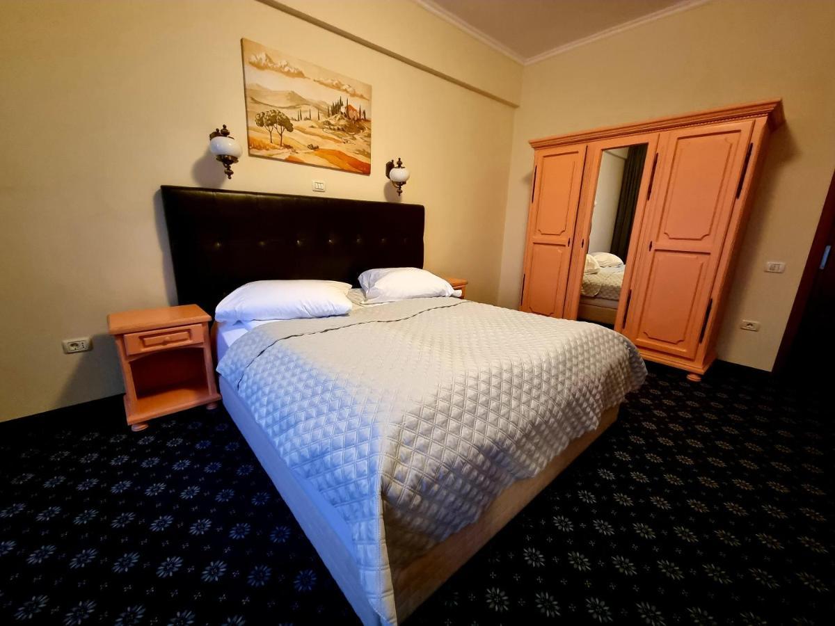 Hotel Coandi アラド エクステリア 写真