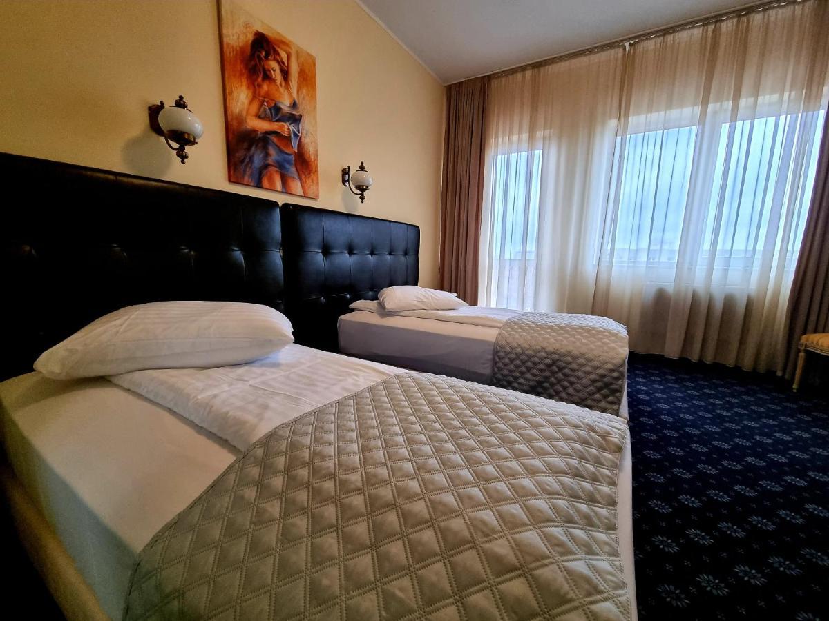 Hotel Coandi アラド エクステリア 写真