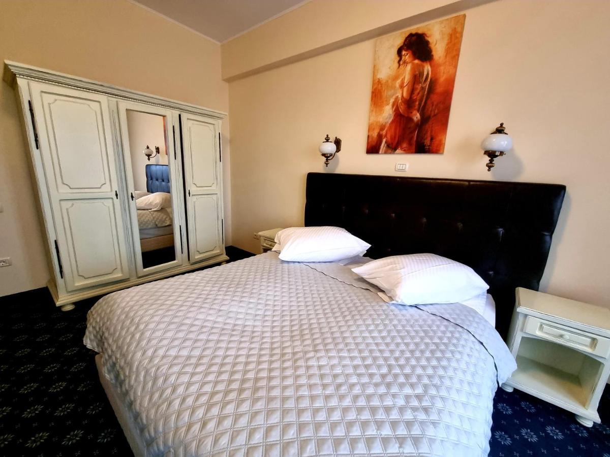 Hotel Coandi アラド エクステリア 写真