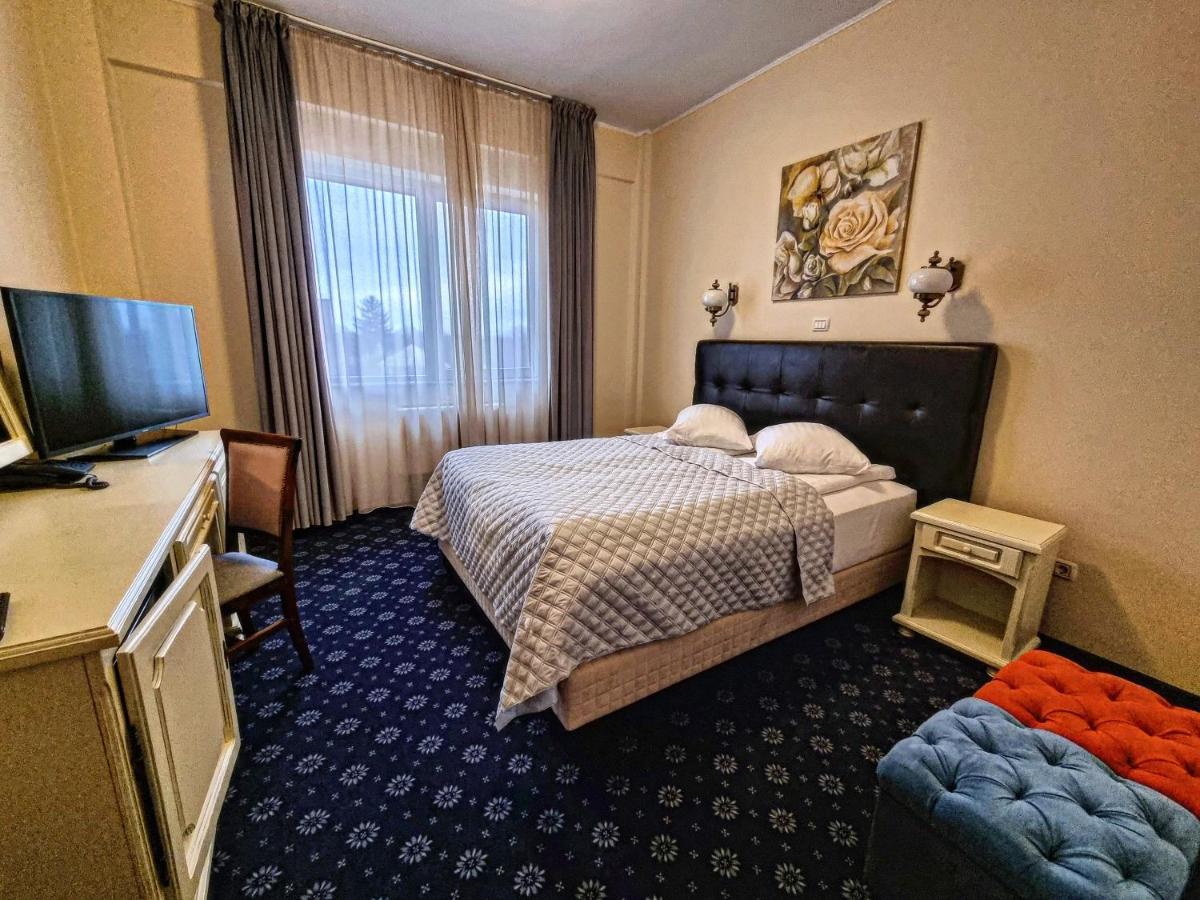 Hotel Coandi アラド エクステリア 写真