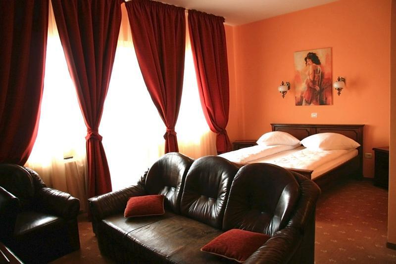 Hotel Coandi アラド エクステリア 写真